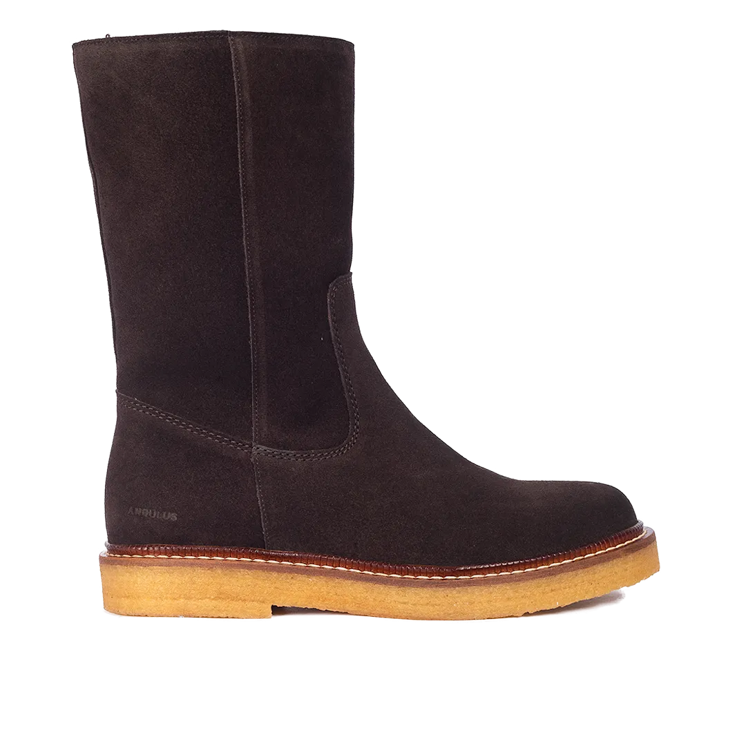 Boot with wool lining