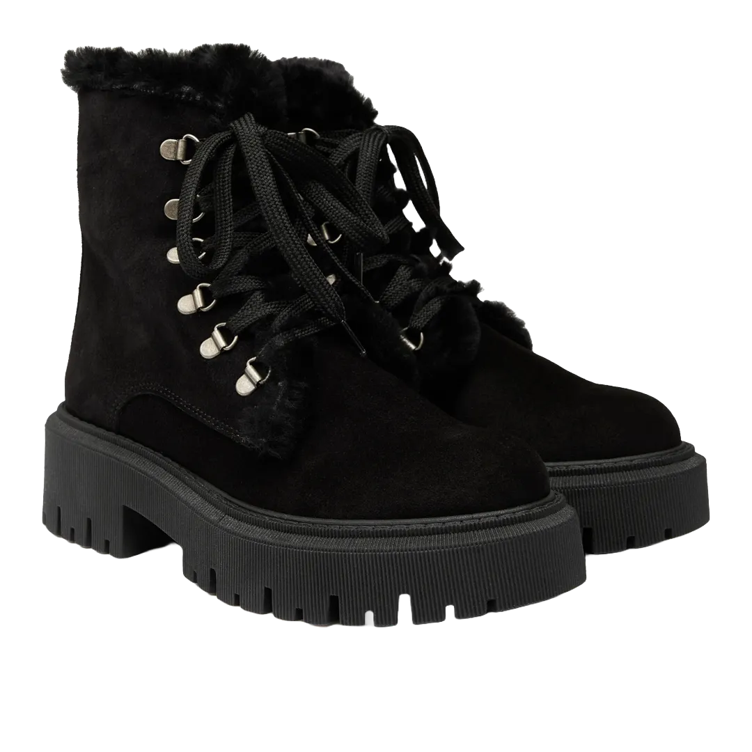 Boot with wool lining
