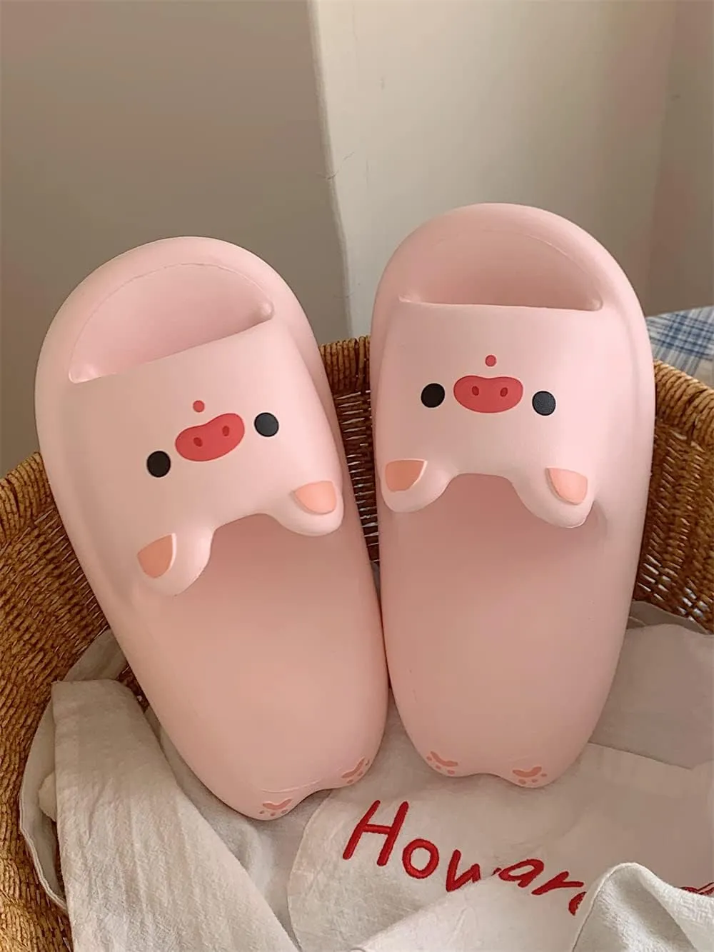 CEINOM Kawaii Pig Slippers for Women teen girls Pillow Cloud Slippers Bathroom Gym Soft Sole Open Toe House Slides