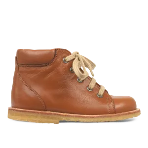 Classic lace-up shoe