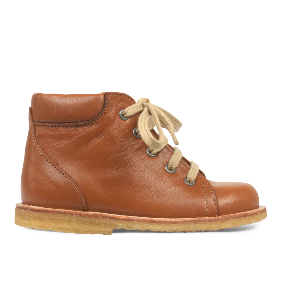 Classic lace-up shoe
