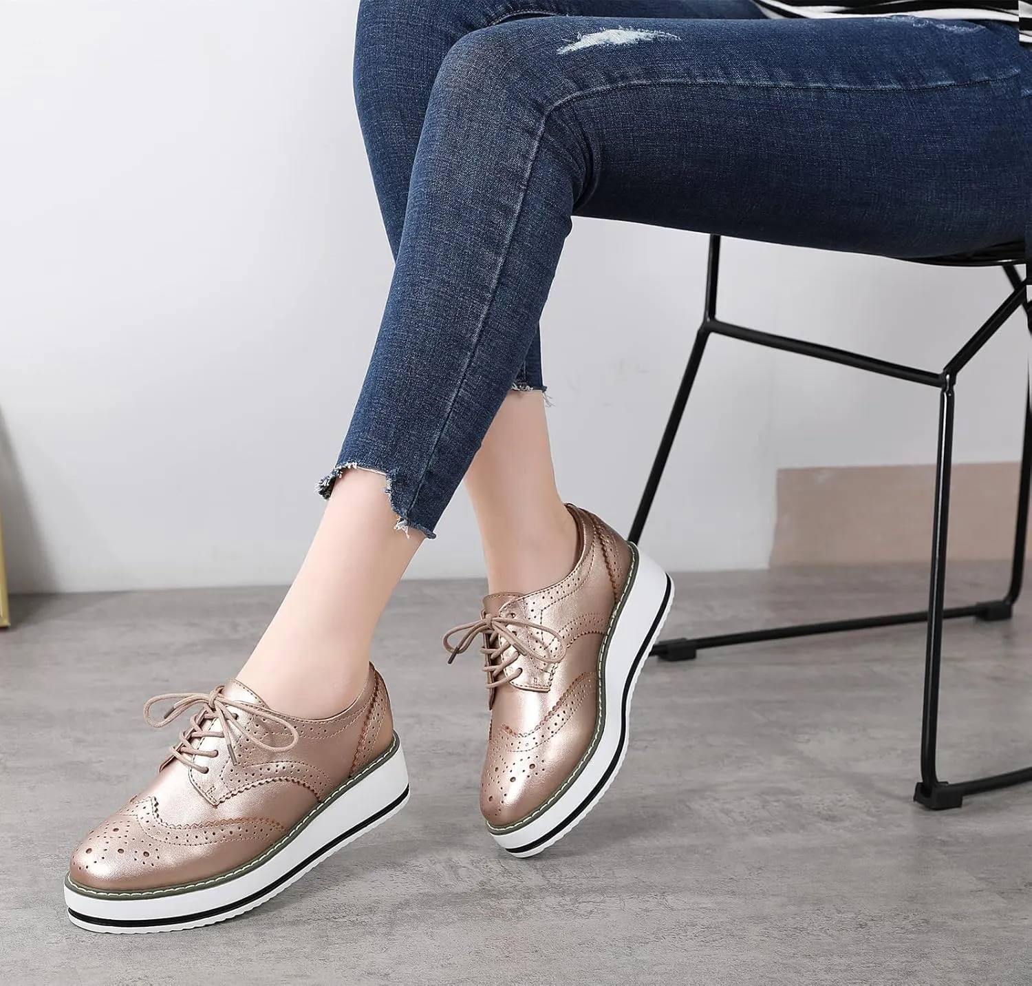 DADAWEN Women's Platform Lace-Up Wingtips Square Toe Oxfords Shoe