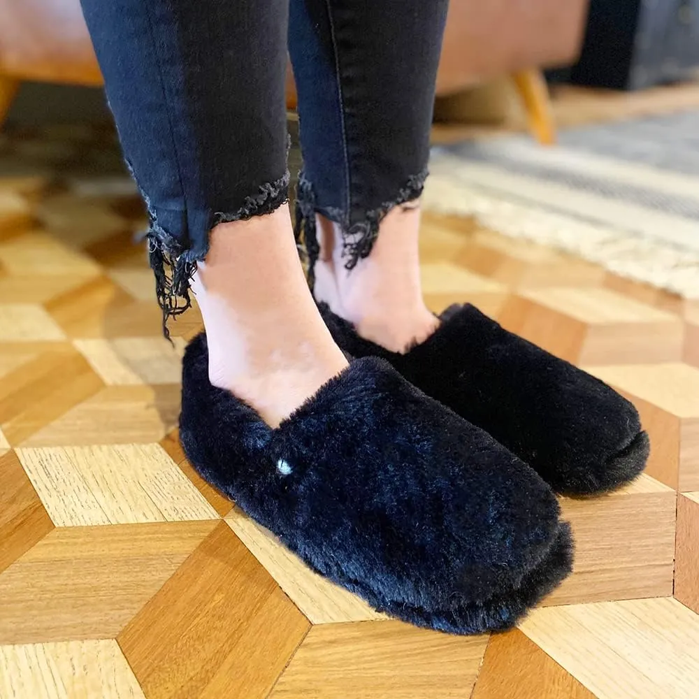 Dearfoams Women's Ellie Fluffy Snuggle Slipper