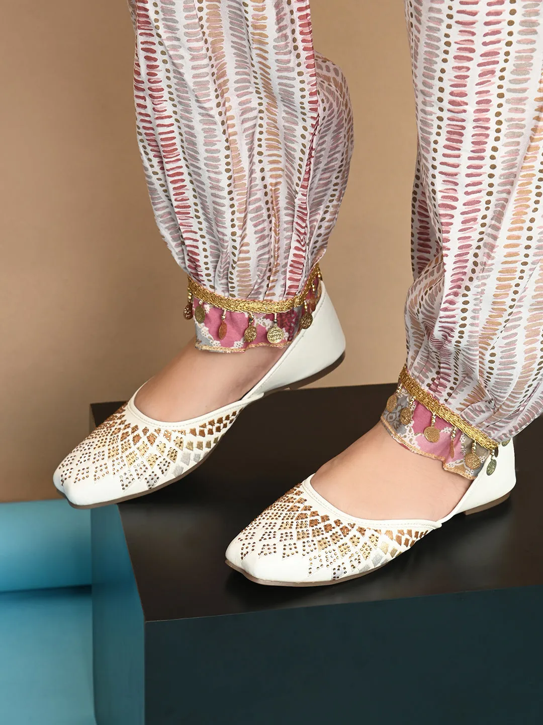 Embellished Slip-On Flat jutti