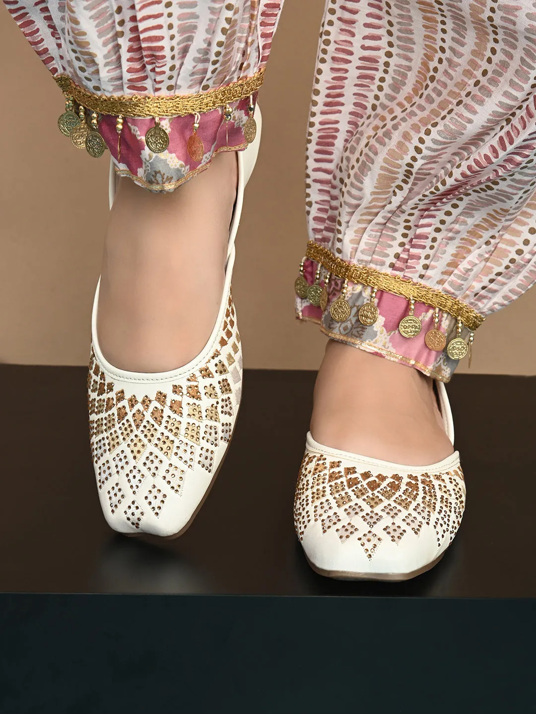 Embellished Slip-On Flat jutti