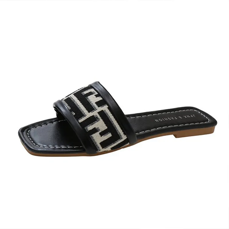 Flat bottom non-slip flip flops