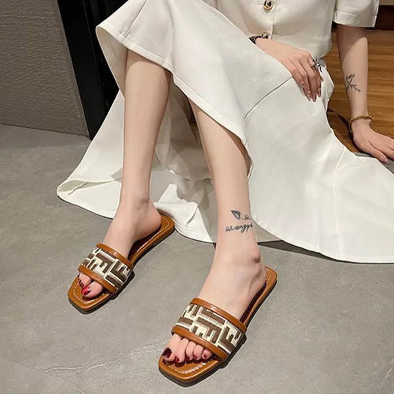 Flat bottom non-slip flip flops