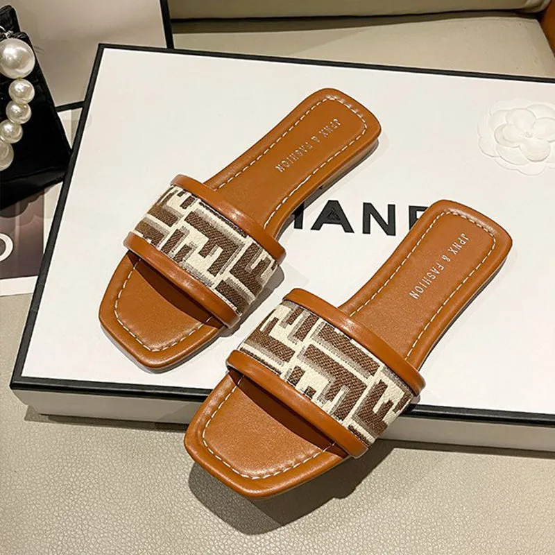 Flat bottom non-slip flip flops