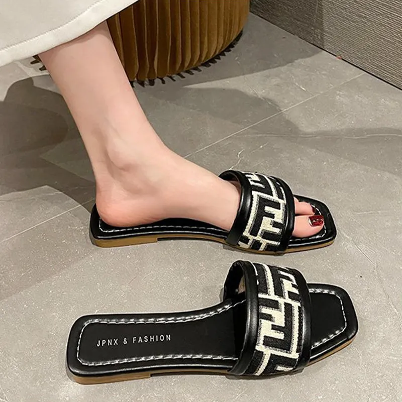 Flat bottom non-slip flip flops