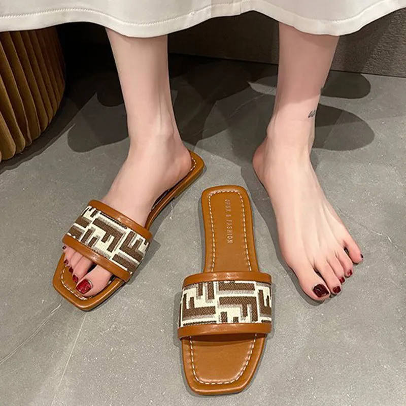 Flat bottom non-slip flip flops