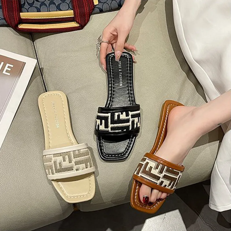 Flat bottom non-slip flip flops