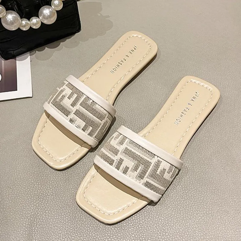 Flat bottom non-slip flip flops