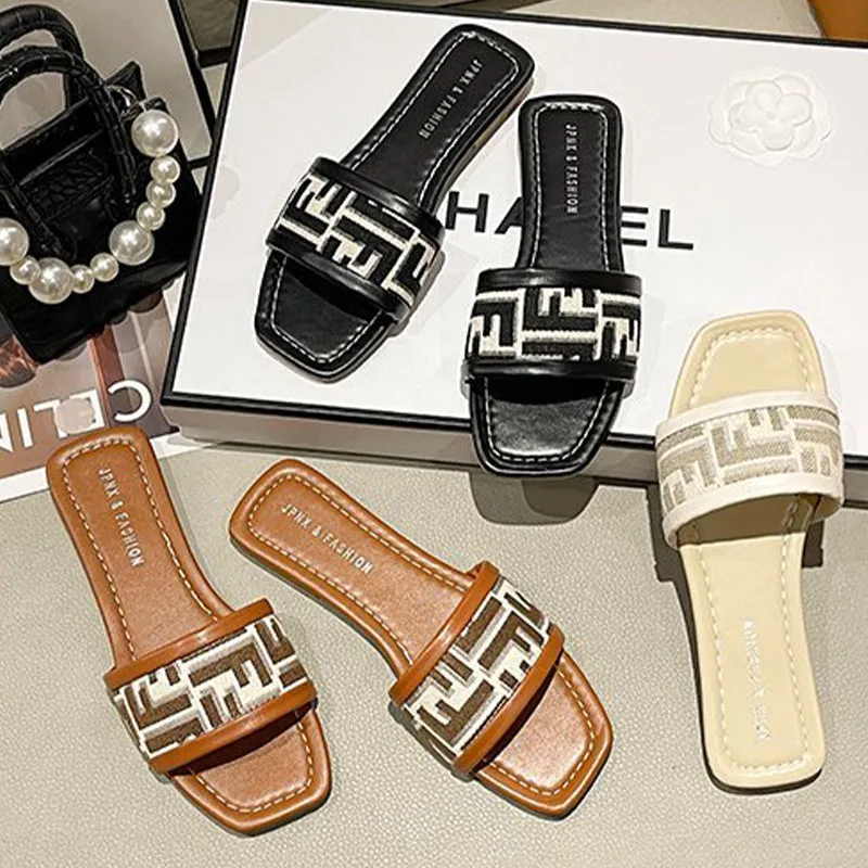 Flat bottom non-slip flip flops