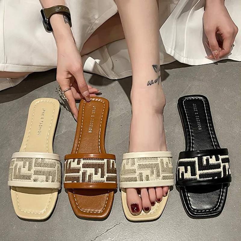 Flat bottom non-slip flip flops
