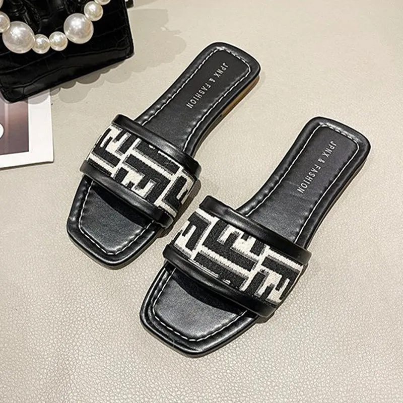 Flat bottom non-slip flip flops