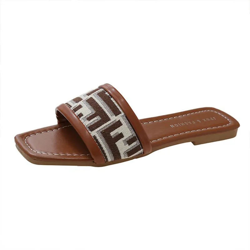 Flat bottom non-slip flip flops