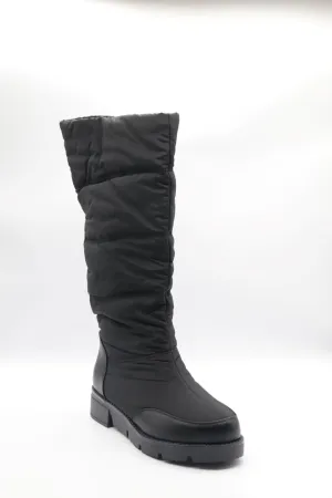 Flat high boot