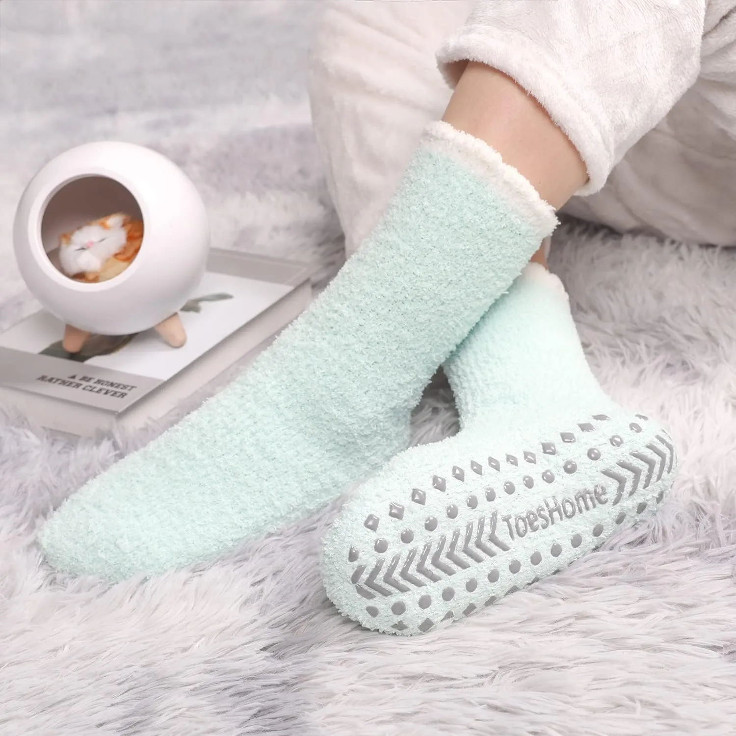 Fuzzy Slipper Socks for Women Thick Winter Fluffy Socks Womens Cozy Warm Plush Hospital Socks Non Slip 5/6 Pairs