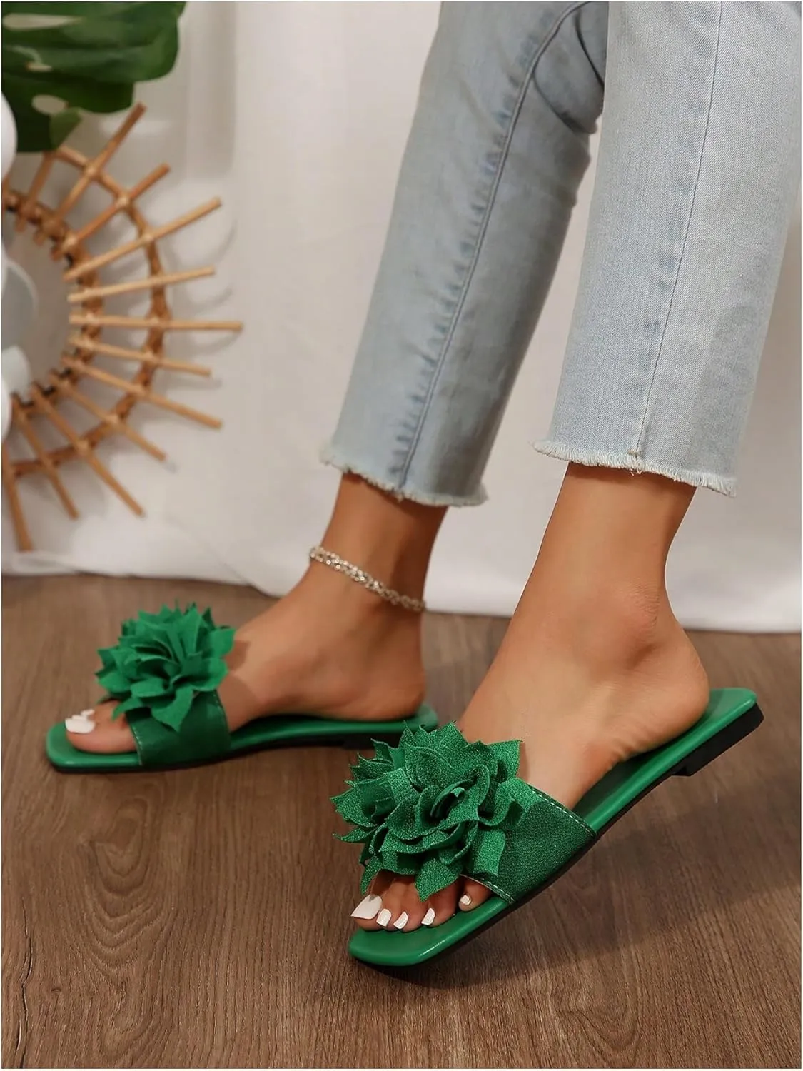 GORGLITTER Women's Flower Applique Flat Sandals Slip on Slide Dressy Vacation Sandals