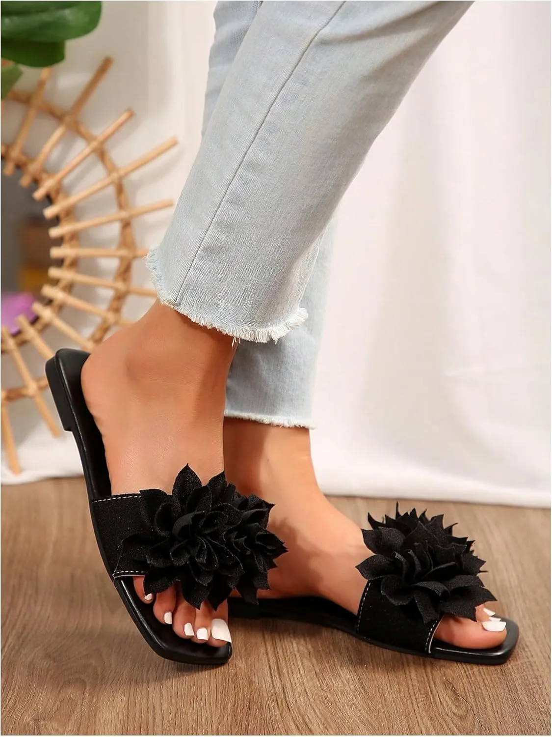 GORGLITTER Women's Flower Applique Flat Sandals Slip on Slide Dressy Vacation Sandals