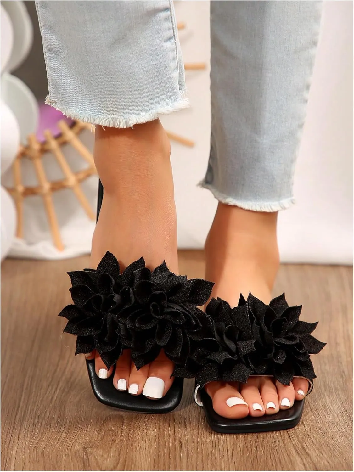 GORGLITTER Women's Flower Applique Flat Sandals Slip on Slide Dressy Vacation Sandals