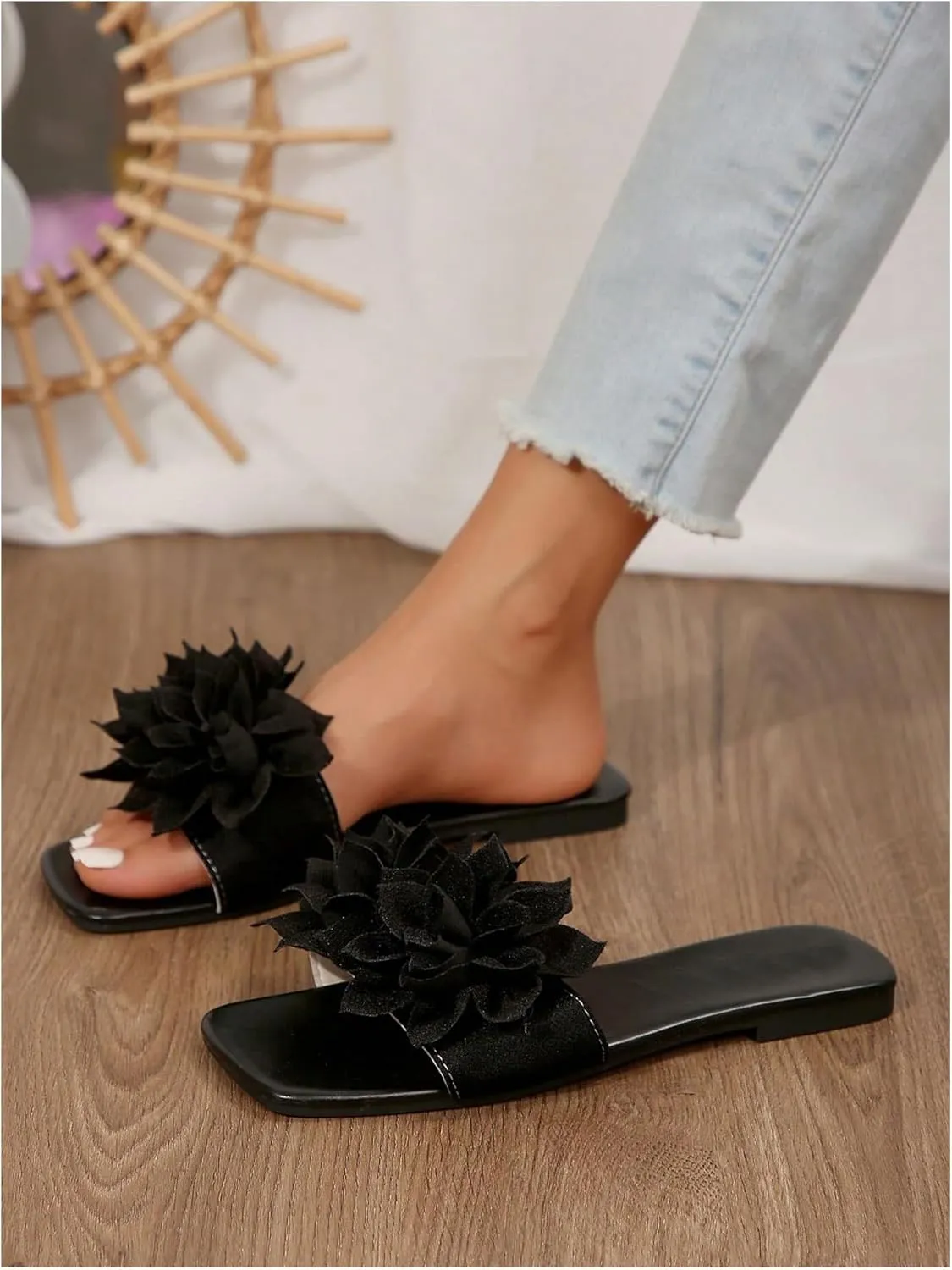 GORGLITTER Women's Flower Applique Flat Sandals Slip on Slide Dressy Vacation Sandals