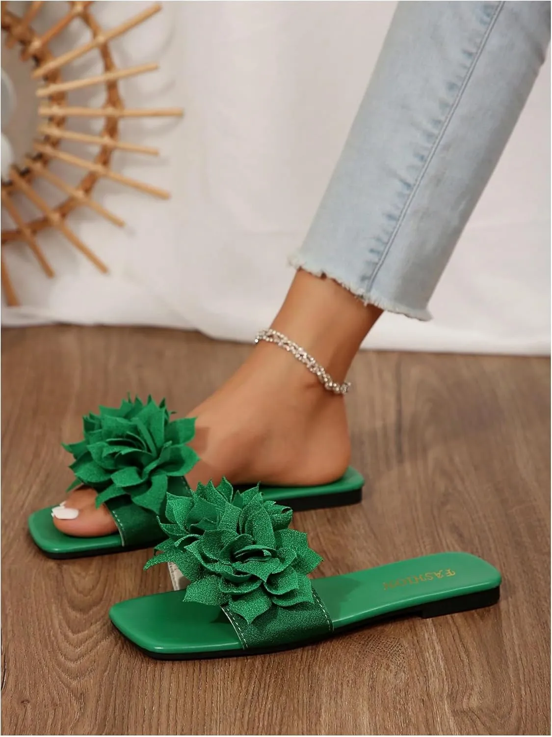 GORGLITTER Women's Flower Applique Flat Sandals Slip on Slide Dressy Vacation Sandals