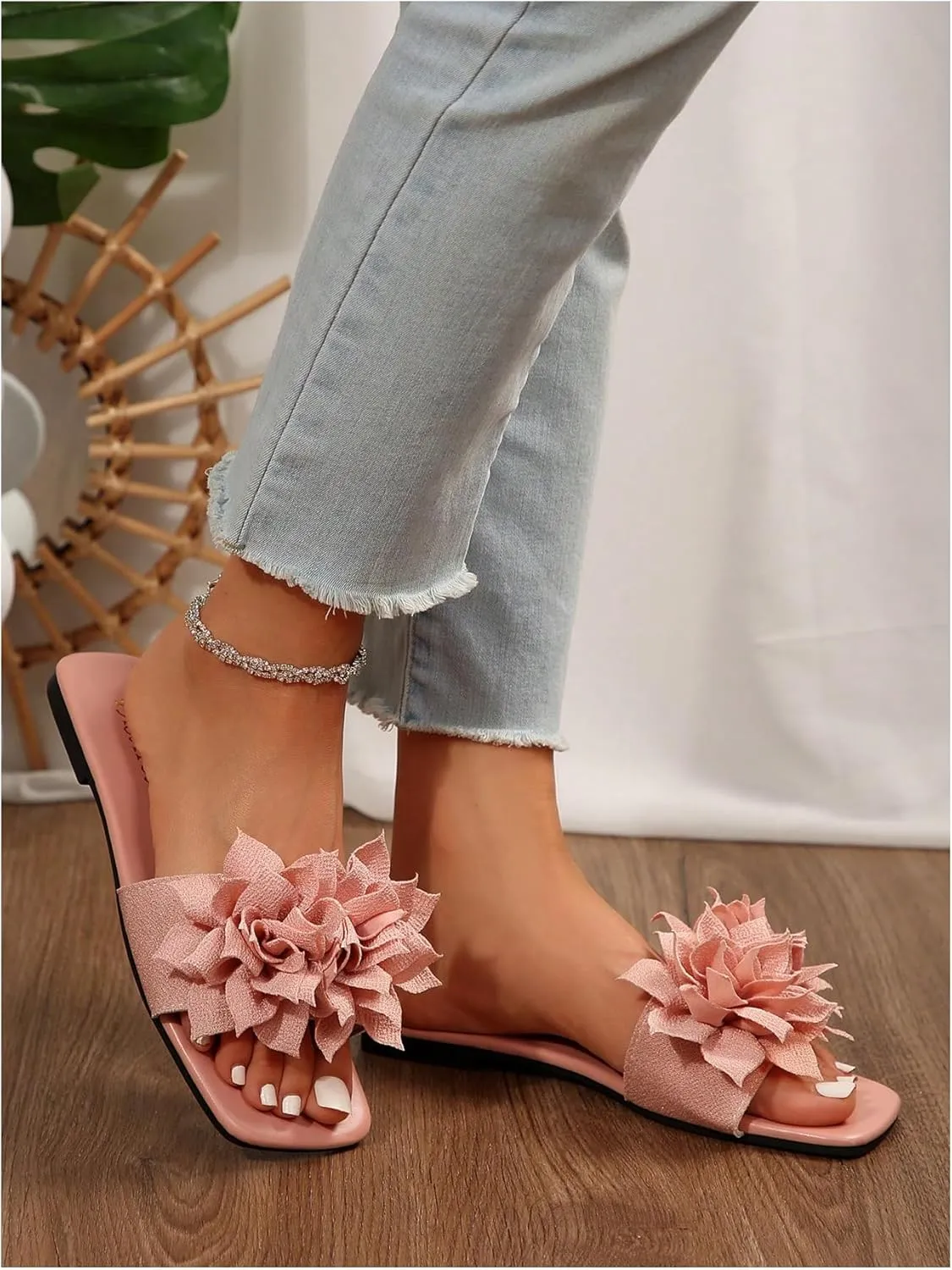 GORGLITTER Women's Flower Applique Flat Sandals Slip on Slide Dressy Vacation Sandals