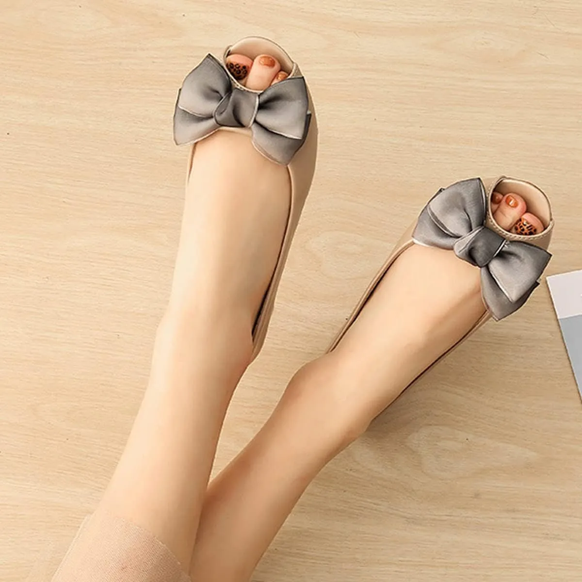 HuangTaiJi Qing Women's Classy Peep Toe Flats Shoes Bow Comfort Slip on Non-Slip Ballets Walking Shoes for Party Dating