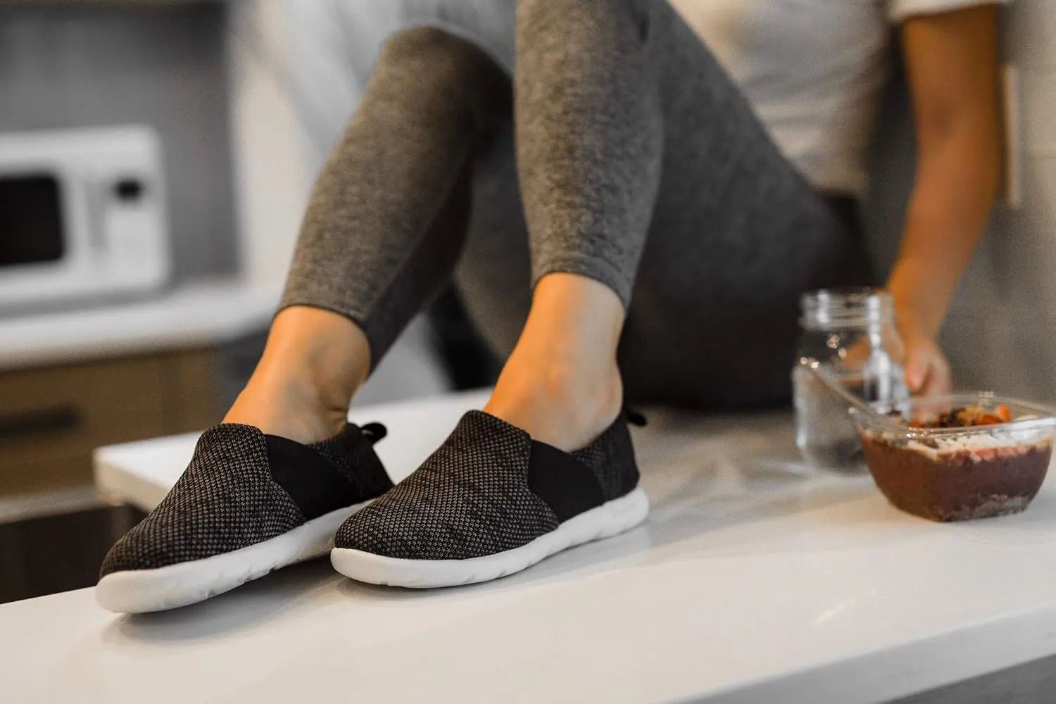 isotoner Women's Sport Mesh Slipper