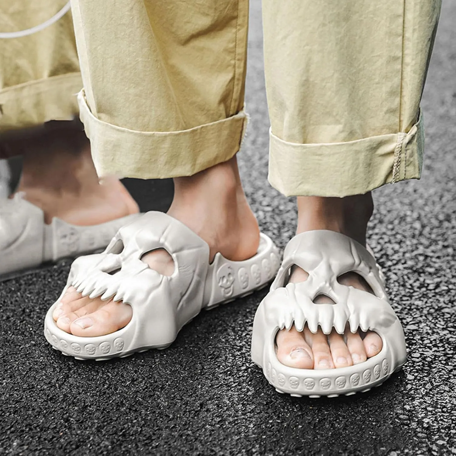 Jfxgjuv Skull Design Single Band Slides, Skull Slippers for Women Men, Soft EVA Thick Sole Anti-Slip Quick Drying Cloud Slippers Bathroom Pool Beach Sandals