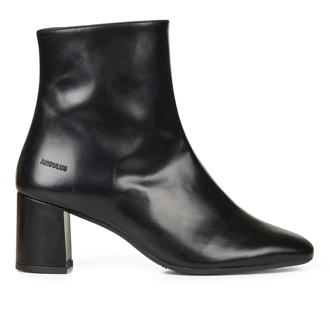 Leather boot