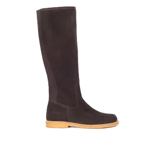 Long shafted leather boot with a spacious fit