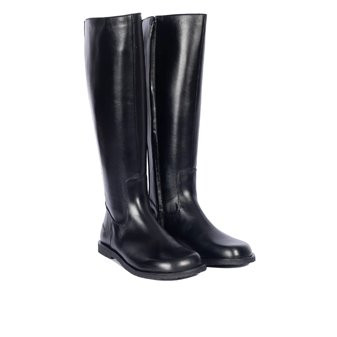 Long shafted leather boot with a spacious fit