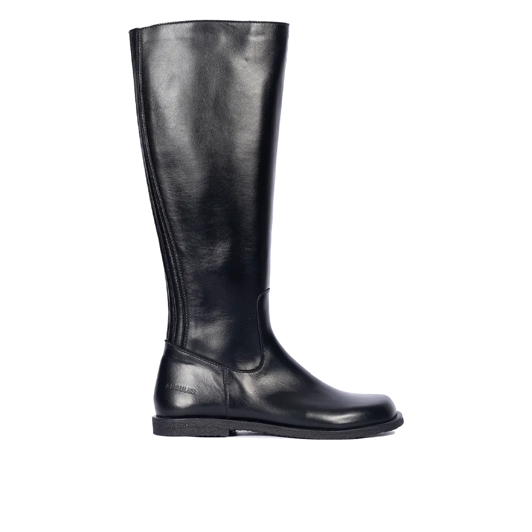 Long shafted leather boot with a spacious fit