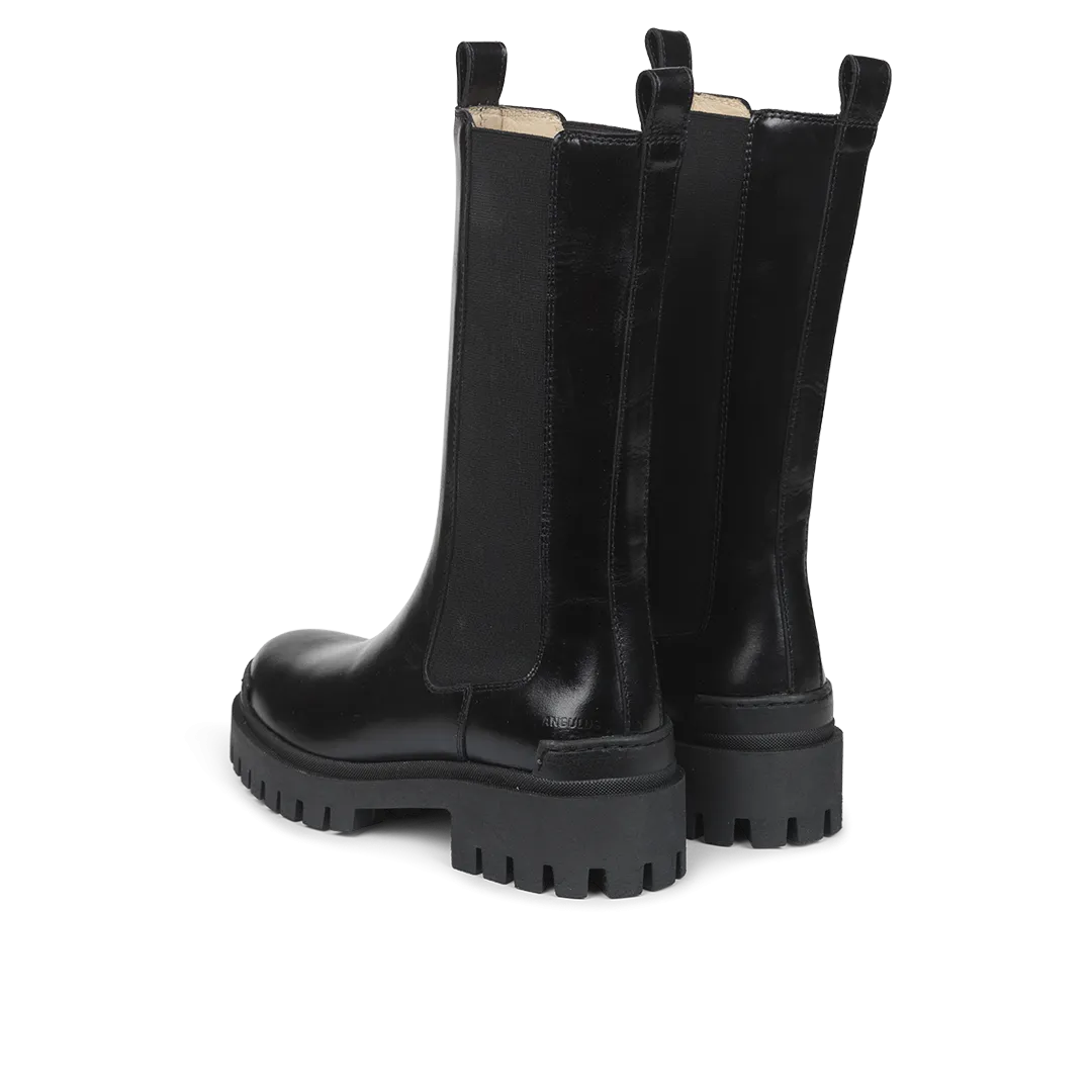 Mid-height Chelsea boot