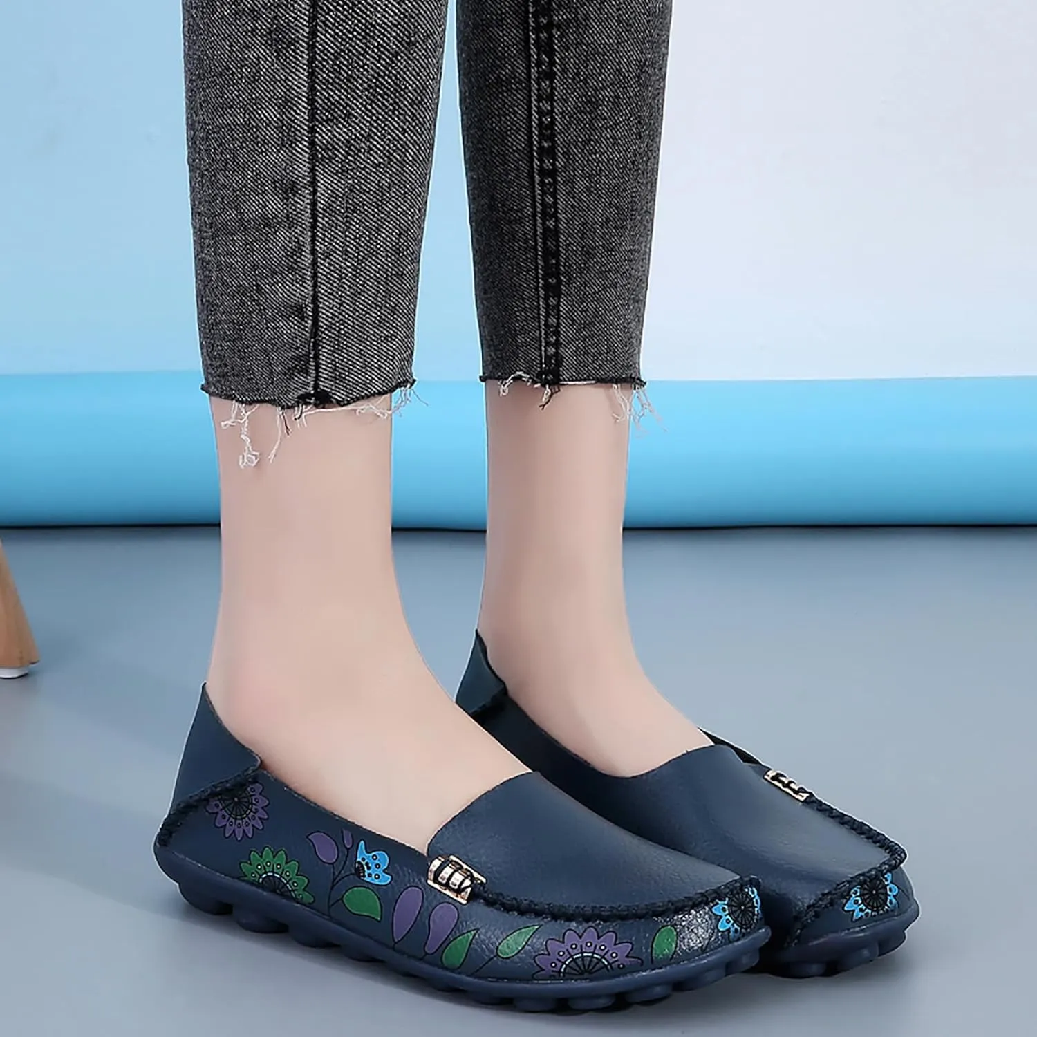 Sunporx Women's Comfortable Loafers Driving Moccasins Shoe Casual Leathers Slip on Round Toe Breathable Walking