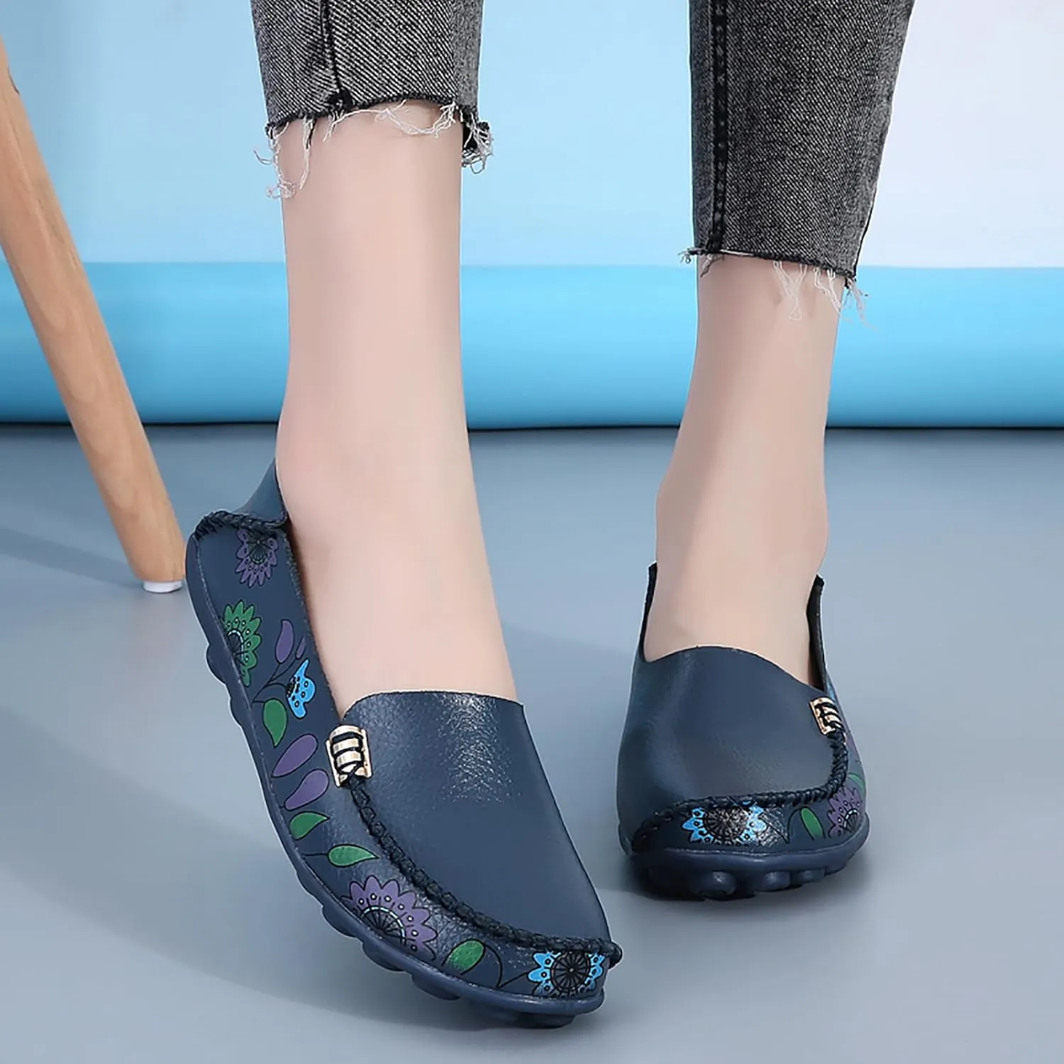 Sunporx Women's Comfortable Loafers Driving Moccasins Shoe Casual Leathers Slip on Round Toe Breathable Walking