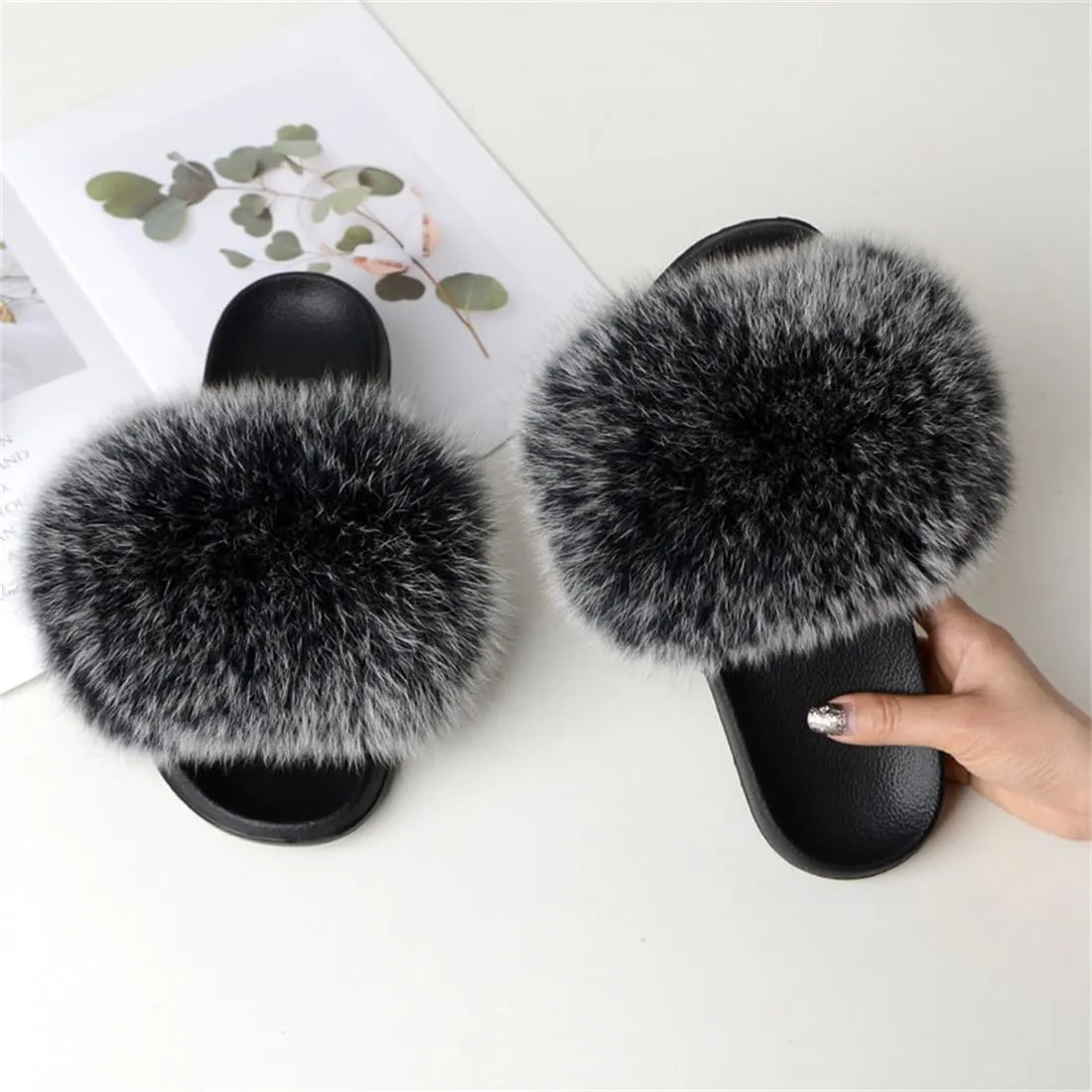 Women Fluffy Fur Slippers Summer Fur Slides Sandals Plush Designer Cute Plush Furry Shoes Furry Flip Flops Women (11, Frost black)