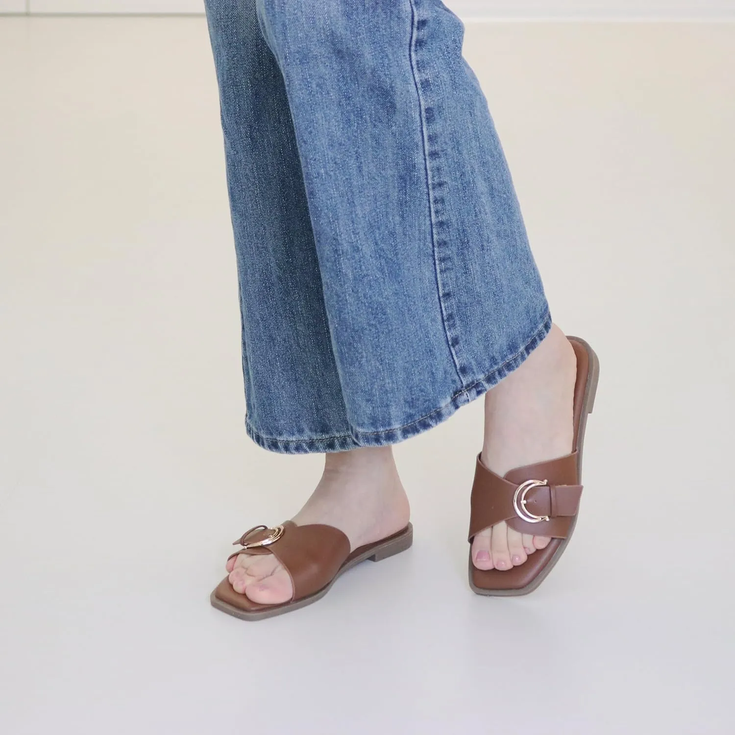 Womens Flat Sandals Round Open Toe Slip On Leather Slides for Summer