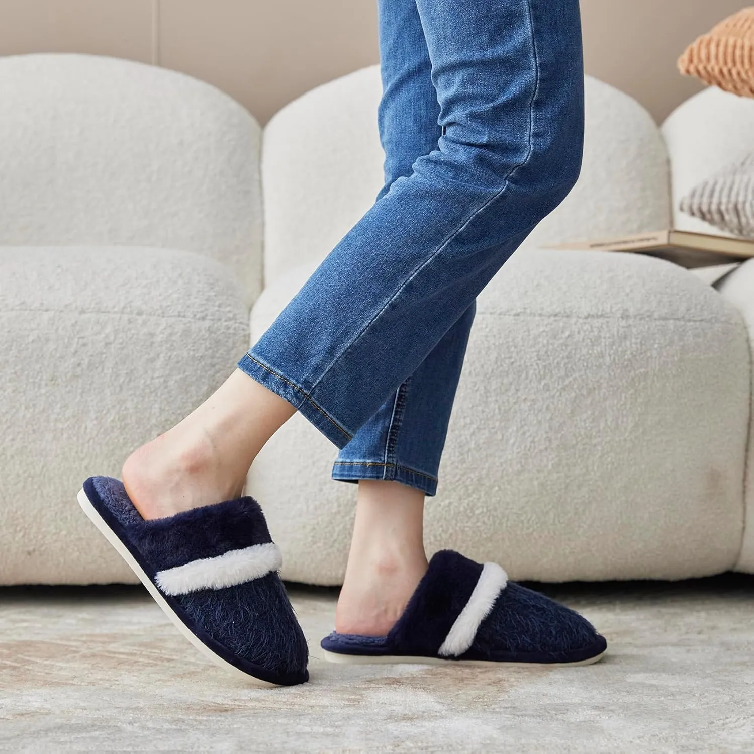 Women's Fuzzy Memory Foam Slippers Warm Gifts Trendy House Slippers Anti-Skid Rubber House Shoes for Women Mom Girlfriend Indoor Outdoor