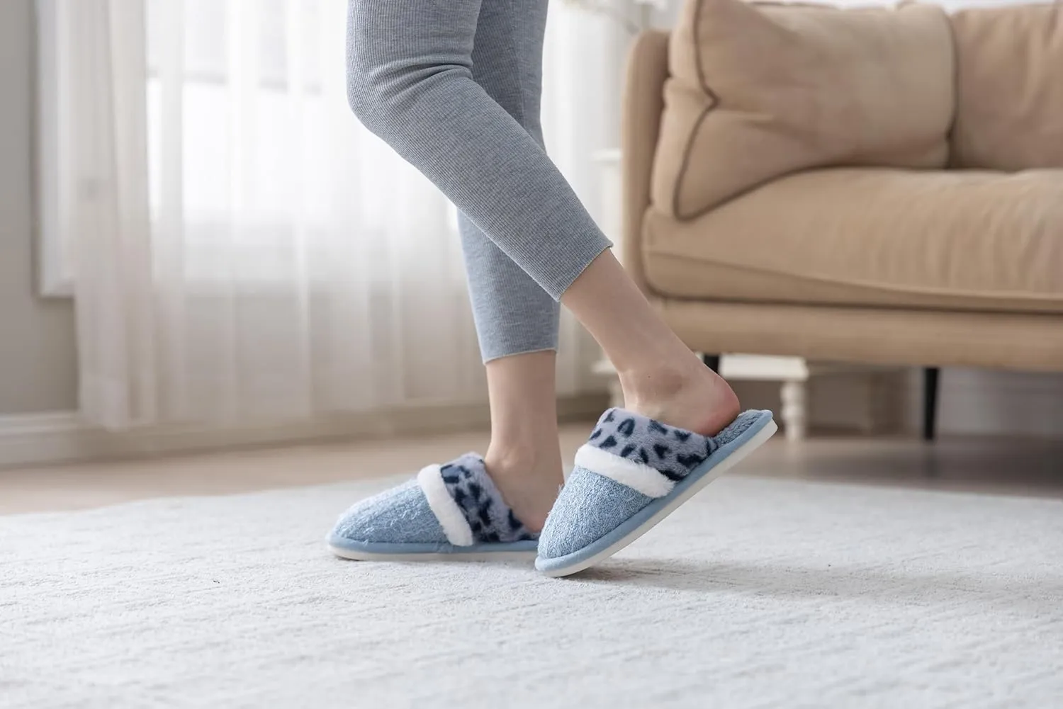 Women's Fuzzy Memory Foam Slippers Warm Gifts Trendy House Slippers Anti-Skid Rubber House Shoes for Women Mom Girlfriend Indoor Outdoor