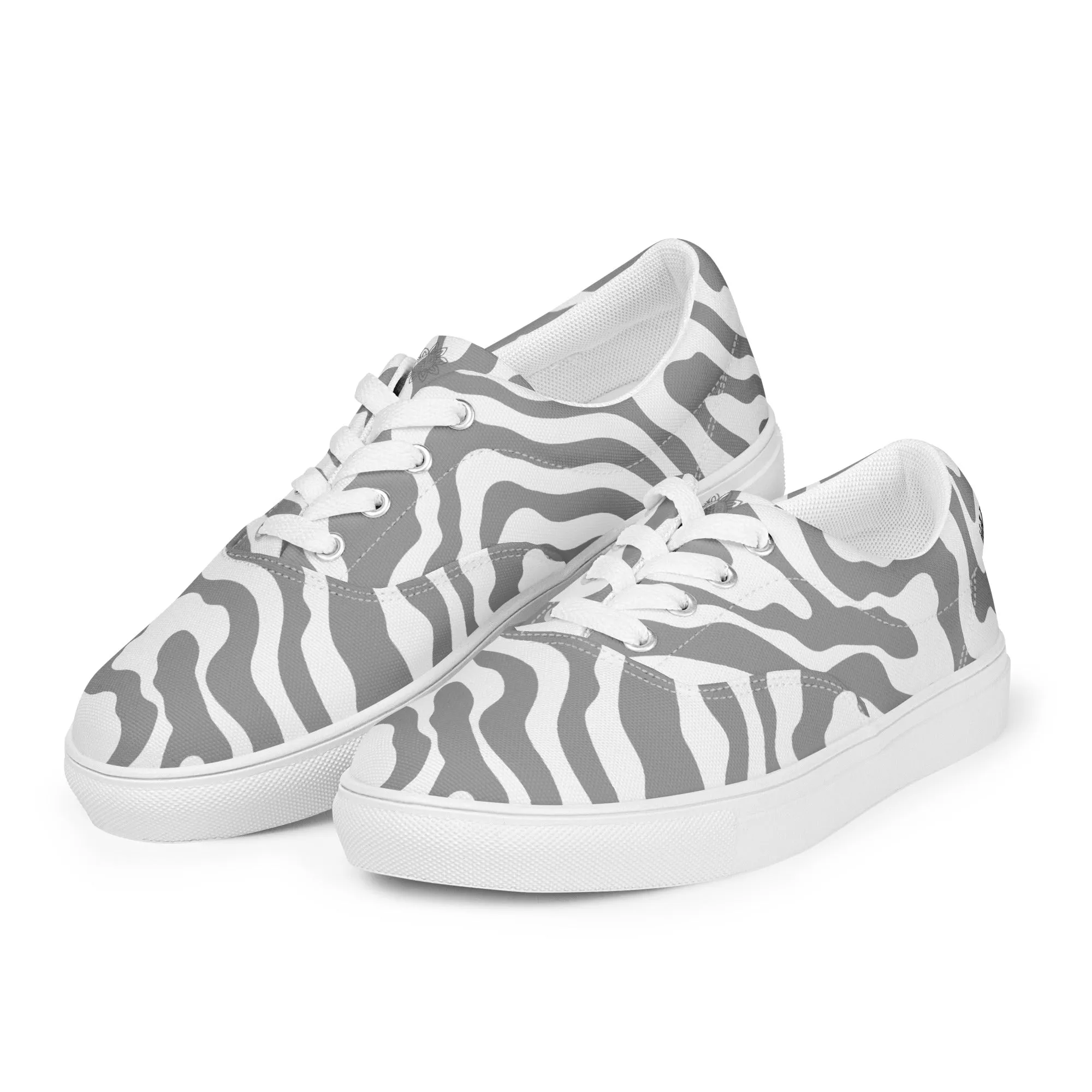 Women’s lace-up canvas shoes